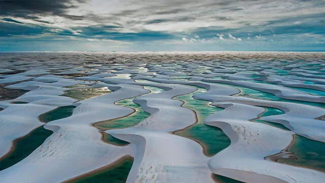 Las lagunas se llenan durante la temporada de lluvias, creando un espectacular contraste entre la arena blanca y el agua azul o verde. Foto: Global National Parks   