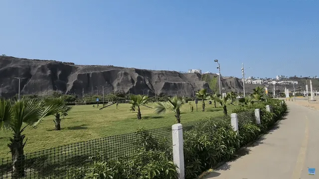  Parque recreacional para niños frente al mar del Pacífico. Foto: captura de pantalla/Turista tu Vista/YouTube   