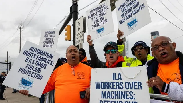  Trabajadores se mantienen en huelga por un incremento de sueldo. Foto: difusión   