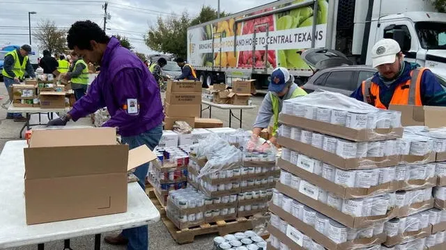  La organización trabaja en colaboración con bancos de alimentos más pequeños en 21 condados del centro de Texas. Foto: Austin News   