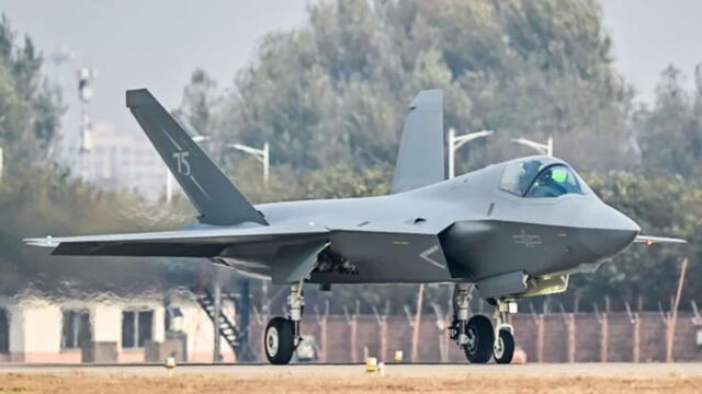 Comparado con el F-35 de Lockheed Martin, este nuevo caza chino promete ser más maniobrable. Pekín también busca su exportación a países aliados, como Pakistán, lo que podría alterar el equilibrio de poder en el ámbito militar. Foto: CNN   