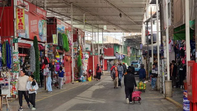  Mercado de Unicachi en Puente Piedra atiende con normalidad durante el paro. Foto: Kevinn García/LR    