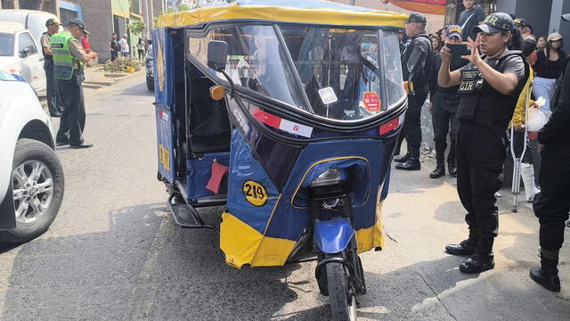 Hombre fue asesinado de varios disparos al interior de su mototaxi. Foto: Serenazgo de Comas   