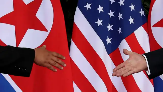 Irán y Corea del Norte, por otro lado, presentan casos de tensión y enemistad, donde la bandera estadounidense se convierte en un símbolo de revolución y aislamiento, respectivamente. Foto: France 24   