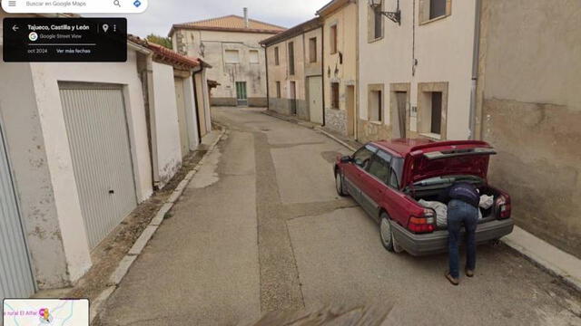  La imagen muestra al sospechoso metiendo un bulto en su auto. El caso se remonta a noviembre de 2023. Foto: Google Street View   