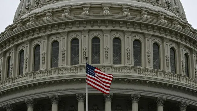 Otras medidas notables incluyen la reducción de impuestos en Kansas y créditos fiscales para cuidado infantil en Alabama, evidenciando un panorama legislativo en evolución en EE. UU. Foto: CNN   