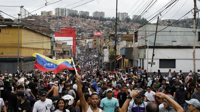  Maduro fue proclamado ganador por el Consejo Nacional Electoral (CNE) con 52% de los votos, lo cual originó protestas en todo el país. Foto: Euronews.    