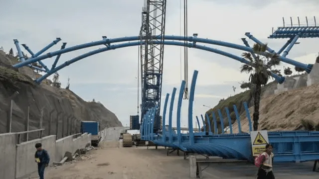 Gestión para remover la grúa en la obra paralizada podría tardar hasta 3 meses. Foto: Difusión.   