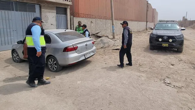 Vehículo con el que los criminales interceptaron al agraviado. Foto: Kevinn García Vehículo con el que los criminales interceptaron al agraviado. Foto: Kevinn García