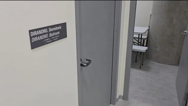 De acuerdo al legislador, el espacio destinado para calabozos fue convertido en cuartos construidos con paneles de drywall. De acuerdo al legislador, el espacio destinado para calabozos fue convertido en cuartos construidos con paneles de drywall.