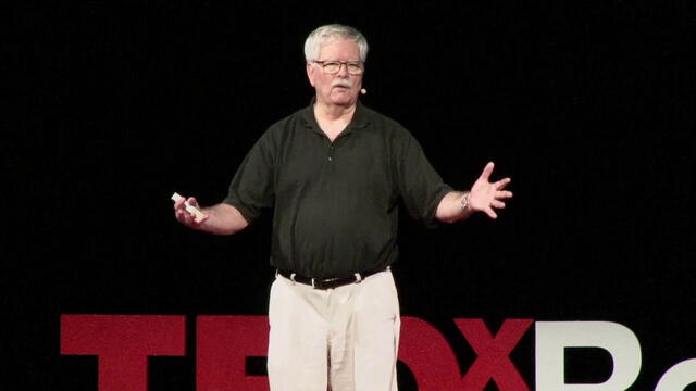 David Bradley se dedica también a brindar conferencias. Foto: TEDx Talks David Bradley se dedica también a brindar conferencias. Foto: TEDx Talks