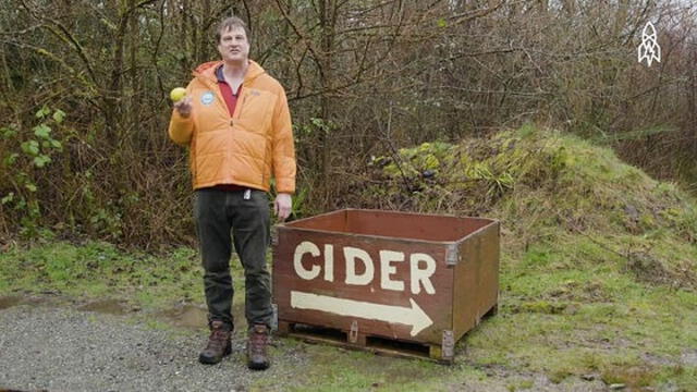  Wes Cherry tiene su empresa que fabrica sidra. | Foto: captura de YouTube/Great Big Story 