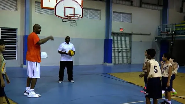 En el documental, se puede ver que Lee tiene una academia en Puerto Rico, que forma a las futuras promesas del país centroamericano. Foto: SportsNet En el documental, se puede ver que Lee tiene una academia en Puerto Rico, que forma a las futuras promesas del país centroamericano. Foto: SportsNet