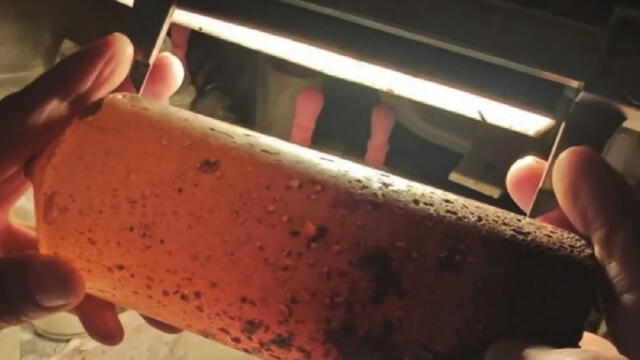  El cristal sintético, con un diámetro de 60 milímetros. Foto: RTVE   