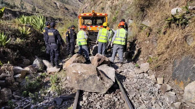 Suspensión temporal de la vía. Foto: Luis Álvarez   