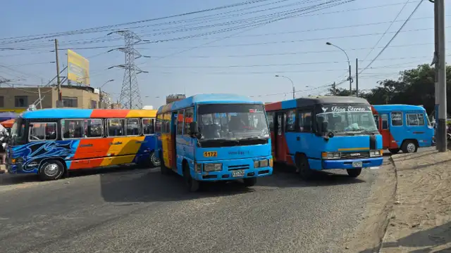 Transportistas bloquean avenida Canta Callao tras ataque. Foto: Silvana Quiñonez/LR Transportistas bloquean avenida Canta Callao tras ataque. Foto: Silvana Quiñonez/LR