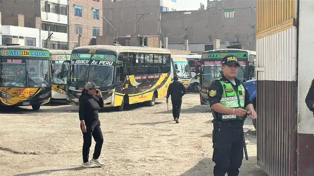  Buses de la empresa permanecieron en su sede de Santa Anita. Foto: Francisco Erazo/LaRepública.   