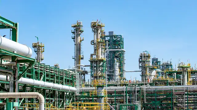 El decreto autoriza dividir los bienes de Petroperú en uno o más bloques patrimoniales, incluyendo activos estratégicos como la Nueva Refinería de Talara. El decreto autoriza dividir los bienes de Petroperú en uno o más bloques patrimoniales, incluyendo activos estratégicos como la Nueva Refinería de Talara.