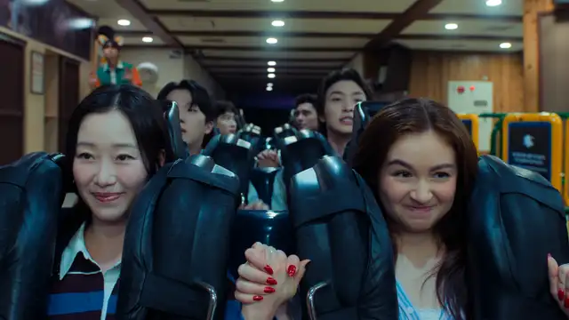  Gia Kim y Anna Cathcart en la nueva temporada de 'Besos, Kitty'. Foto: Netflix   