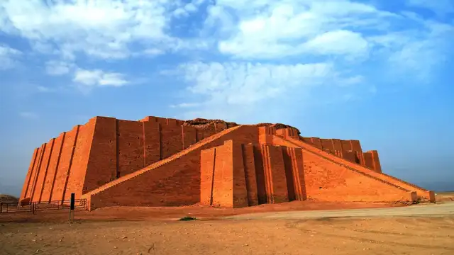 El zigurat de Ur es un zigurat ubicado junto a las ruinas de la antigua ciudad sumeria de Ur, en el actual Irak. Foto: Depositphotos El zigurat de Ur es un zigurat ubicado junto a las ruinas de la antigua ciudad sumeria de Ur, en el actual Irak. Foto: Depositphotos