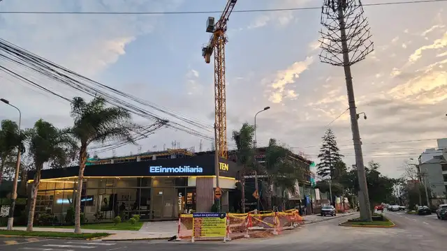 Lucía Rizo Patrón, arquitecta del proyecto inmobiliario TEN Apartments, afirmó que la construcción cuenta con la licencia de edificación Lucía Rizo Patrón, arquitecta del proyecto inmobiliario TEN Apartments, afirmó que la construcción cuenta con la licencia de edificación
