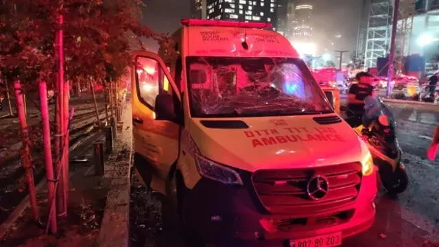 Ambulance responds after Iranian missile strike injures over 50 Israelis and leaves one dead, amid nationwide emergency alerts. Photo: Fox News Ambulance responds after Iranian missile strike injures over 50 Israelis and leaves one dead, amid nationwide emergency alerts. Photo: Fox News