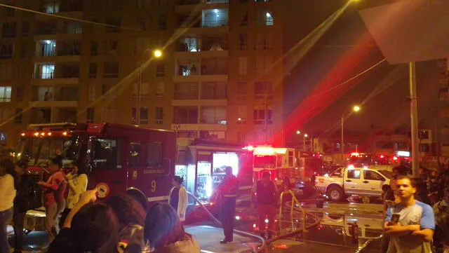 Incendio afectó segundo piso de un condominio en el Callao
