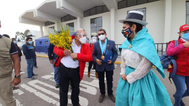 Ayacuchanos protagonizan muestras pacíficas de rechazo a afirmación de periodista