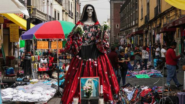  "Santita hermosa, toca mi corazón", mencionan en la oración a la Santa Muerte. Foto: CIPER Chile   