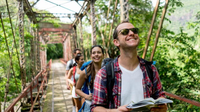  Cientos de familias, amigos y parejas aprovecharán el feriado largo para visitar distintos puntos turísticos en Colombia. Foto: Getty Images.    