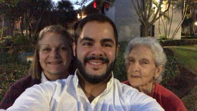 Antonio junto a su madre y abuela. Foto: Antonio Cruz Vaamonde/Instagram