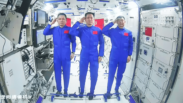  Tripulantes chinos a bordo de la estación espacial Tiangong. Foto: Xinhua   