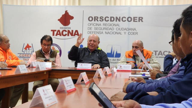  El gobernador regional se reunió con las autoridades distritales. Foto: Facebook/GORE Tacna   