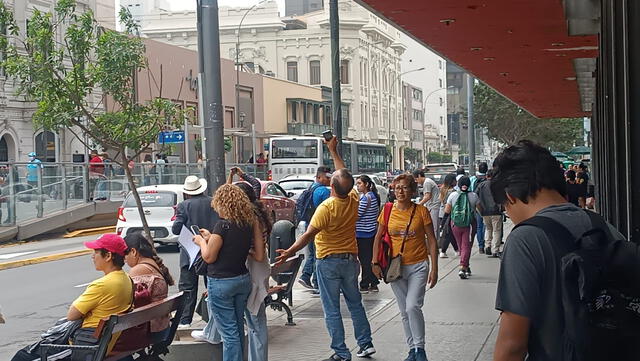  Ciudadanos en jirón de la Unión. Foto: Rosa Quincho/ La República 