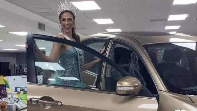 La miss Venezuela 2022, Diana Silva, luciendo su auto Dongfeng a60 tras ganar el certamen. Foto: Gossip Vehículos   