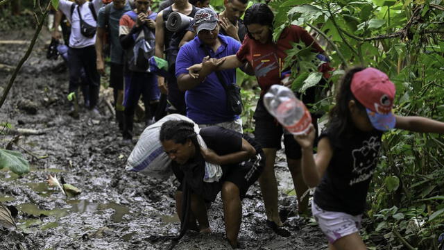 Cerca de 40 venezolanos por hora cruzaron el Darién durante el 2023