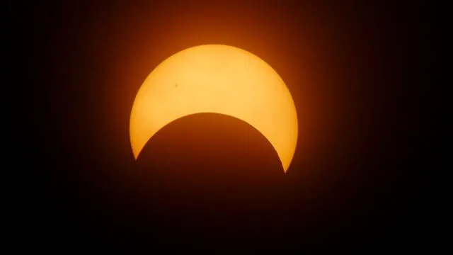 La gente debe protegerse para ver el eclipse solar total de México 2024. Foto: Pixabay   
