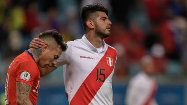 Carlos Zambrano es uno de los referentes de la selección peruana. Foto: AFP.   
