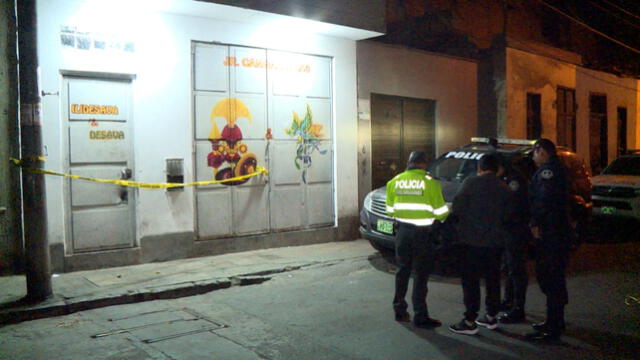 Policías del distrito llegaron a la zona para seguridad de los vecinos. Foto: Miguel Calderón - LR   