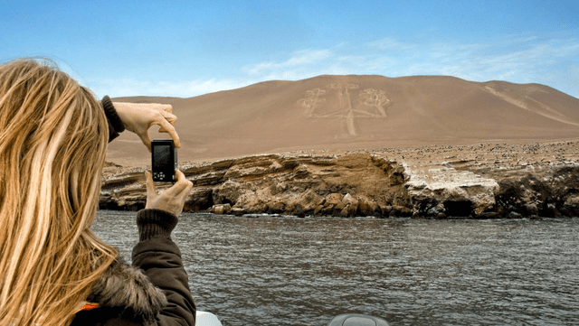 Miles de turistas acuden a Paracas para presenciar el Candelabro. Foto: Difusión   