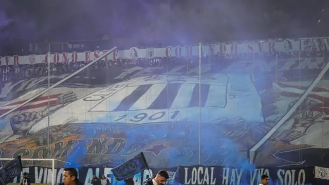 Esta fue la extensa banderola que el Comando Sur colocó en la tribuna previo al Alianza Lima vs Melgar. Foto: Comando Sur   