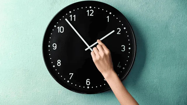 Los estadounidenses deben modificar dos veces el reloj en el año. Foto: Freepik   