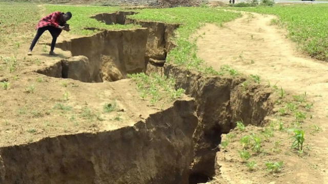 Una extensa grieta de 3.500 kilómetros en África podría dar lugar a un nuevo océano en millones de años, según expertos de la Sociedad Geológica de Londres. Foto: AFP Una extensa grieta de 3.500 kilómetros en África podría dar lugar a un nuevo océano en millones de años, según expertos de la Sociedad Geológica de Londres. Foto: AFP
