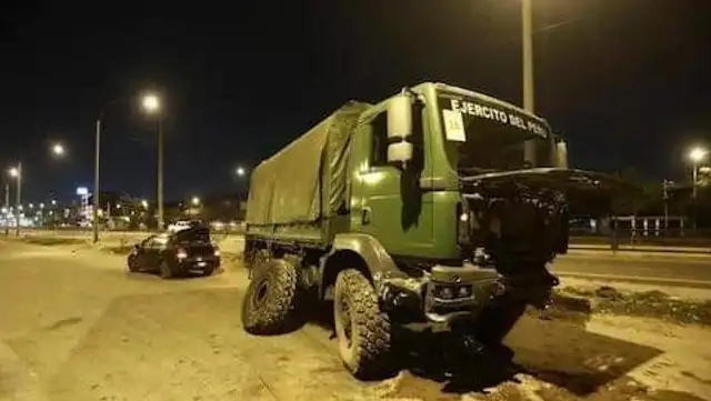 Así terminó el camión que se despistó en el distrito de Comas. Foto: Difusión Así terminó el camión que se despistó en el distrito de Comas. Foto: Difusión