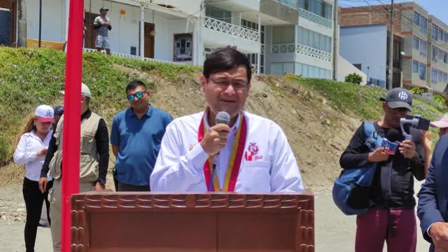 El gobernador Jorge Pérez se mostró entusiasmado antes futuras obras en su región. Foto: Emmanuel Moreno - La República   