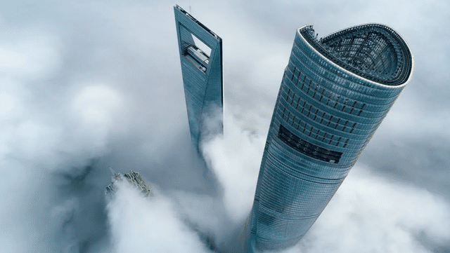 naugurada en 2015, la torre alberga oficinas, un hotel de lujo y la plataforma de observación más alta del mund. Foto: iStock   