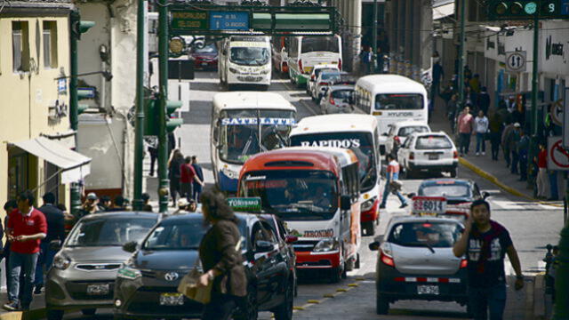  Caótico transporte en Lima. Foto: difusión   