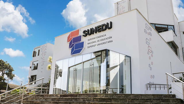  La Sunedu estableció el cierre de tres universidades para inicios de 2025. Foto: PUCP.<br><br>    