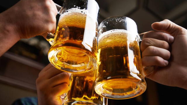  Estos alimentos debes evitar si vas a consumir cerveza. Foto: Instituto Peruano de Economía   