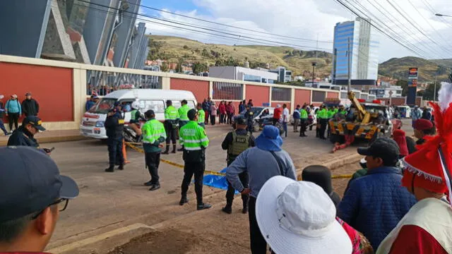  Asistentes al evento quedaron conmocionados por el accidente de tránsito. Foto: Liubomir Fernández/La República   